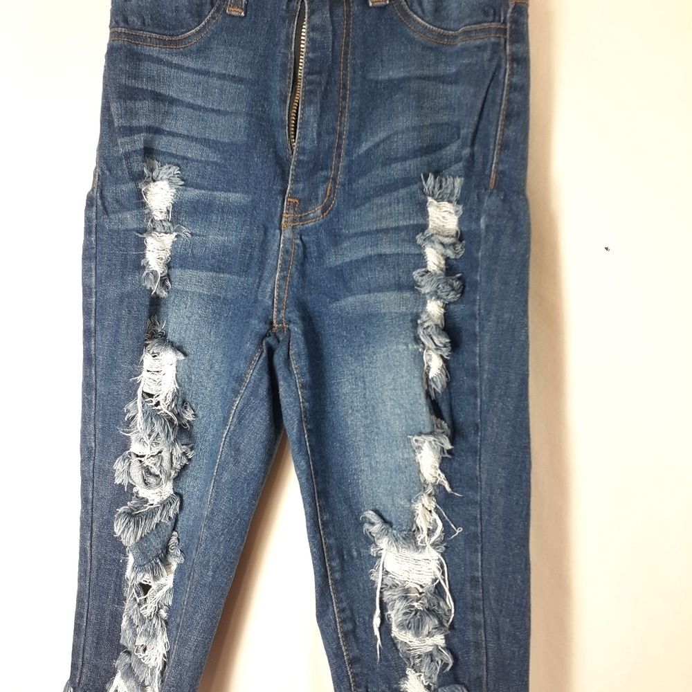 Fashion Nova Distressed Jeans Size 7 Stretch